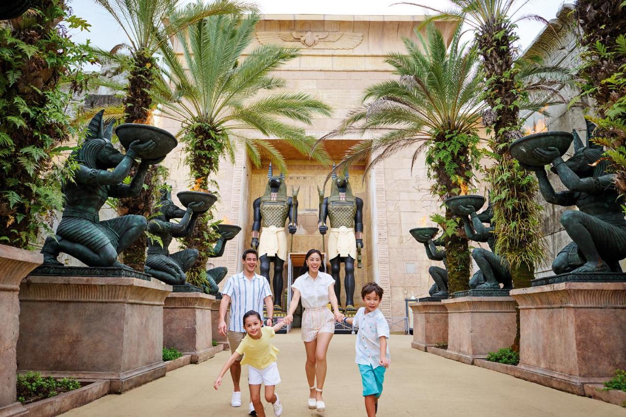 Resorts World Sentosa - Crockfords Tower Singapore Exteriör bild